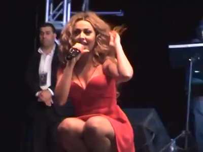 HADİSE SAHNE DE YERE ÇÖMELEREK ETEK ALTI FRİKİK