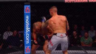 Dustin Poirier displays excellent striking accuracy as he hurts Eddie Alvarez and ends the combination with a knee downtown.