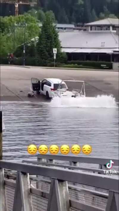 Boat launch fail almost gets a man seriously hurt