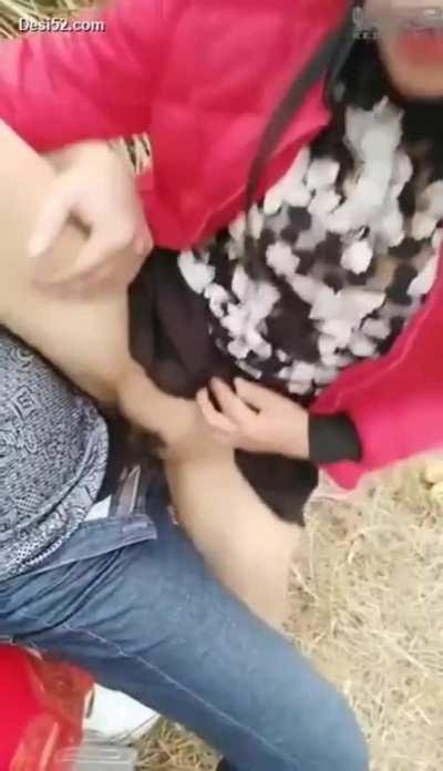 Desi Hot Gawl Riding in Park With her BF ❤️🔥 Full Video 👇👇