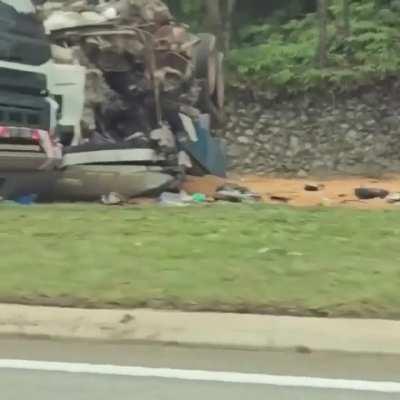 Multi-vehicle crash in Malaysia (5/8/2023)