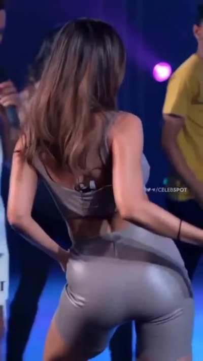 Sit back and Enjoy Malaika Arora Mommy jiggling 🍑 Watch till last 🤤#cleavage #booty