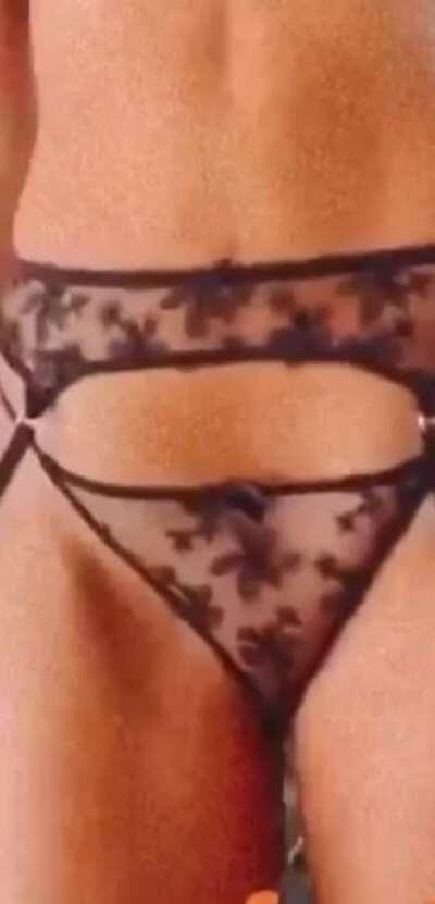 Since were posting throwback lingerie vids. I gotta post this gem of a loop I posted months ago. Enjoy 😻