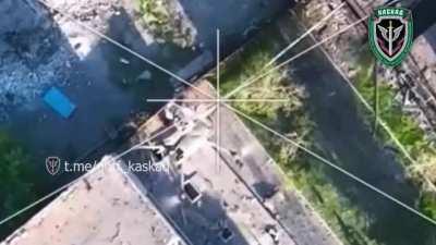 Russian UAV drops grenade on Ukrainian UAV's propellers