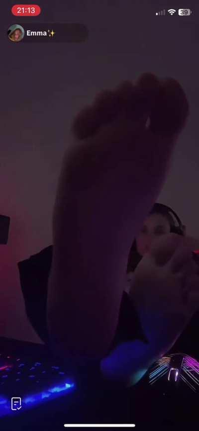 Gaming feet emma