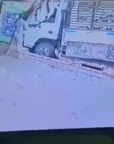 Truck Driver Accidently Crushed Mechanic