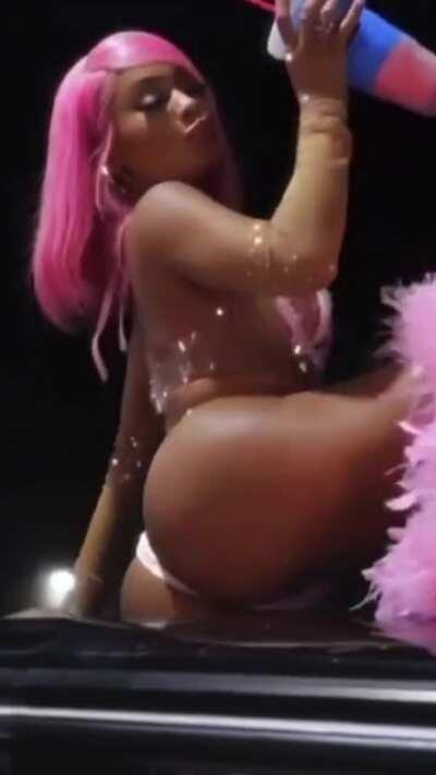 Saweetie thick ass twerking