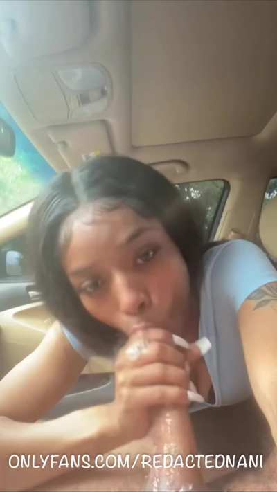 Ebony whores loving sucking cock in the car