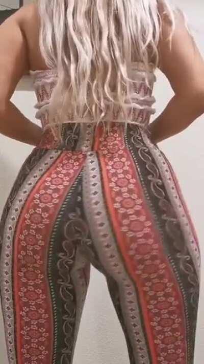 Double cheeked up on a Thursday afternoon! 🍑 PT.2 of the vid from yesterday!