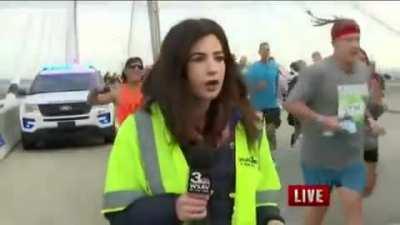 Runner slapping reporter on the ass on live TV