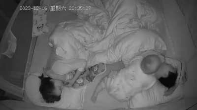 Baby slaps dad for snoring