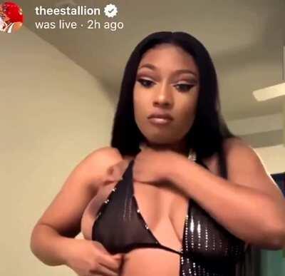 Megan thee Stallion nip slip