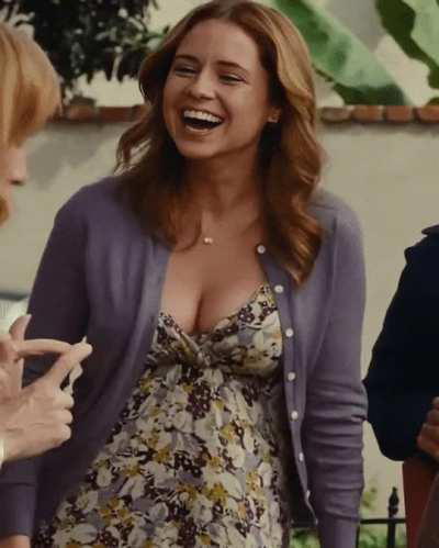 Jenna Fischer's boobs are very underrated, I bet she gives great titjobs