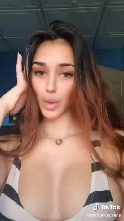 TikTok BrittanyAdeline Best Cleavage