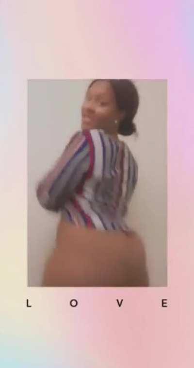 Big booty milf clapping and joi