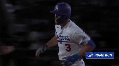 Mitch Haniger breaks up Kyle Hendricks' no-hitter with 2 outs in the bottom  of the 8th with a double. Hendricks gets an ovation from the crowd at  Oracle Park. : r/baseball