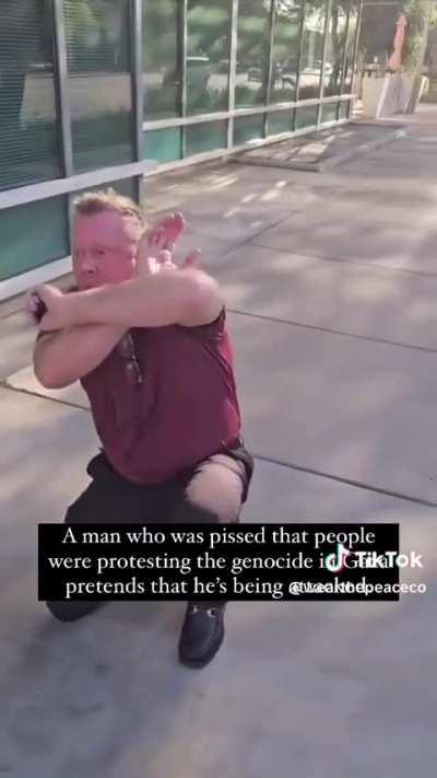 Dude is fighting for his life agaisnt merciless protesters