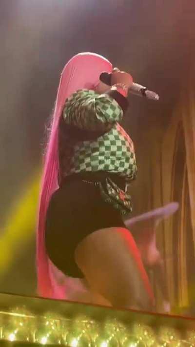 Damn Nicki‘s ass got even bigger