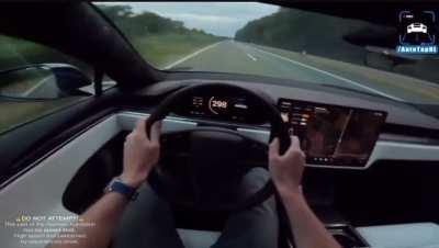 328 kmh (204 mph) Tesla Model S Plaid on Autobahn