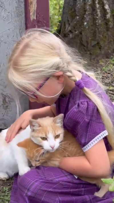 Kitty introduces her kittens to her friend..