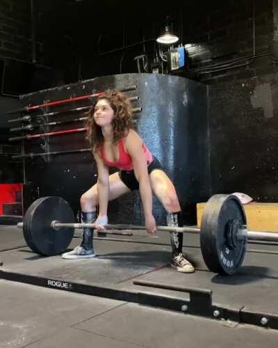 19 y/o Serena Abweh deadlifts 150kg (330lb), more than 3 times her bodyweight of 47kg (104lbs)