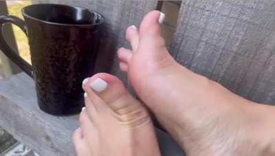 Such a morning coffee and toes girlie