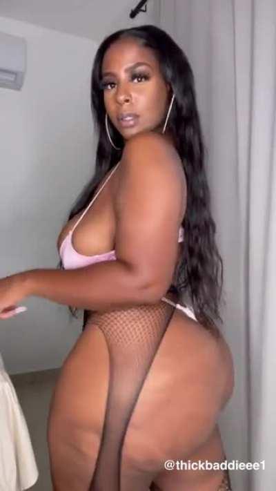 Fat Booty Bae (@thickbaddieee1)