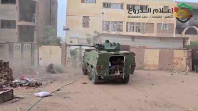 Video showing a Sudanese made WZ-523 armored personnel carrier(A copy of the Chinese one) of the Sudanese 🇸🇩 military firing with 30 mm ZPT99 autocannon.