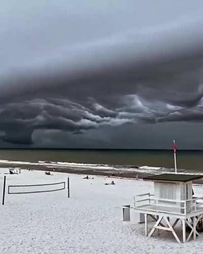 Strange cloud structures in Florida