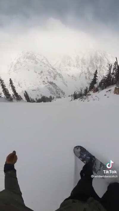 Snowboarding in fresh snow