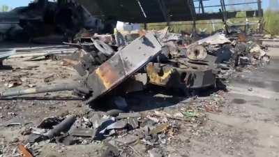 The piles of destroyed ruzzian equipment at Hostomel airfield.