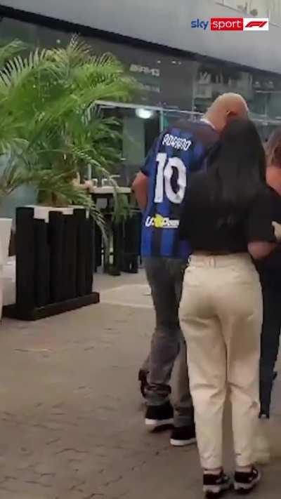 [SkySport F1] Adriano present at the Brazilian F1 GP representing Inter with the Nerazzurri jersey.