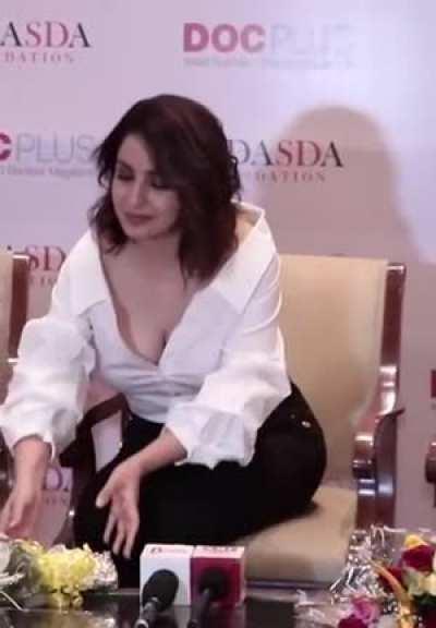 Tisca Chopra ka Loda tight karnewala Cleavage