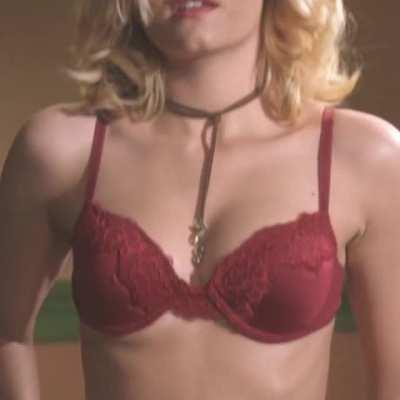 Elisha Cuthbert - The Girl Next Door (2004)