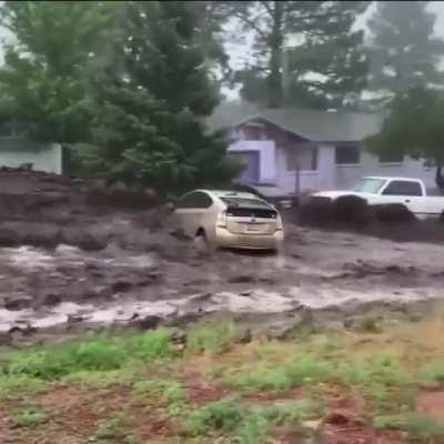 Flash flood in northern Arizona sweeps Prius down the street