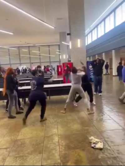 Girls Fight In Cafeteria 