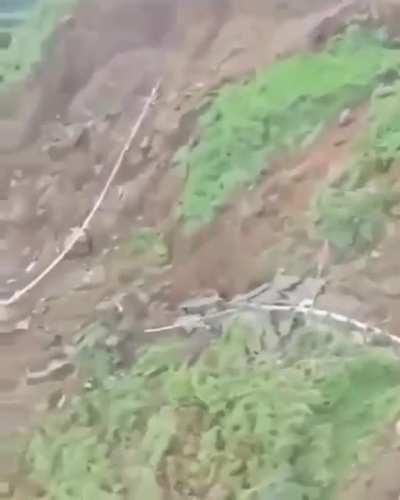 🔥 Landslide takes away the road in Himachal, India.