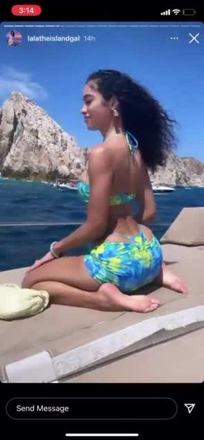 IG model Lala Baptise Bare soles on boat !! 🤤🤤🤤🤤💦💦💦