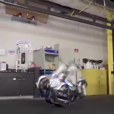 Boston Dynamics' Atlas shows off its agility with a flawless gymnastic routine.