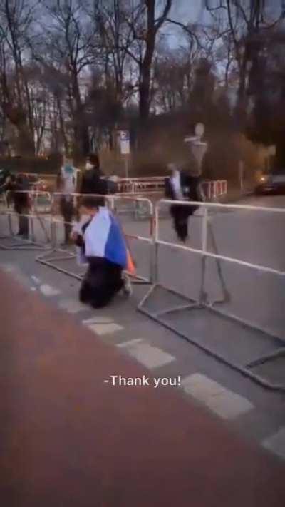 A Russian man apologizes to the Ukrainian people. Russia wants peace; Putin wants war.