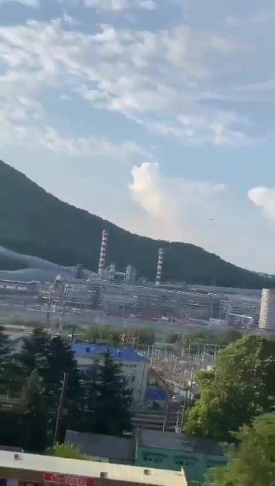 Ukrainian drone attack on the Tuapse refinery in Russia this morning, 450km away from the frontline