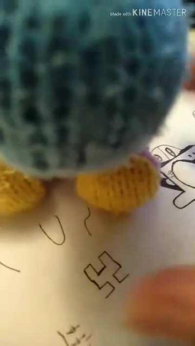 Yarn Light-Blue Yoshi shows how to draw Hilbert Curves!