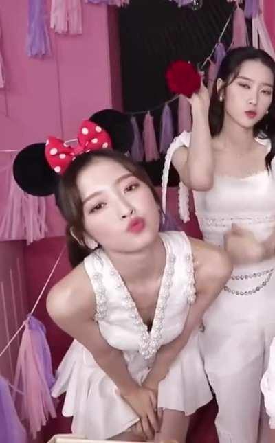 Oh My Girl - Arin