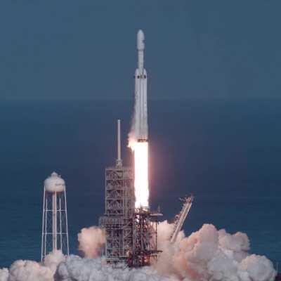 Falcon Heavy launch causing visible shockwaves in the exhaust plume