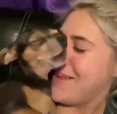 The little 'awoo's when mama gives him kisses 😭❤️