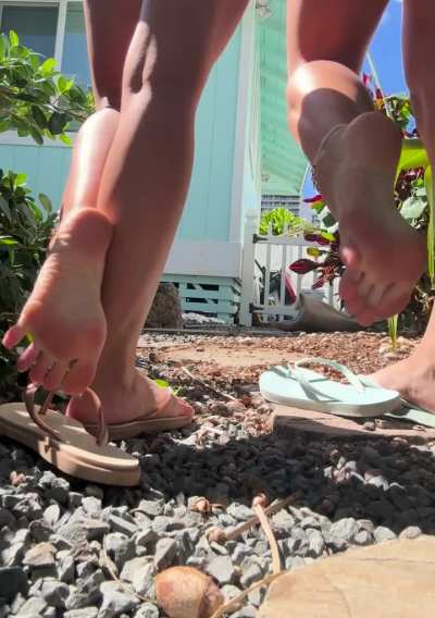could you handle 2 pairs of flip flops at the same time βΊοΈ