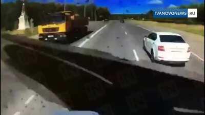 Sedan stalled on the highway is hit by a truck