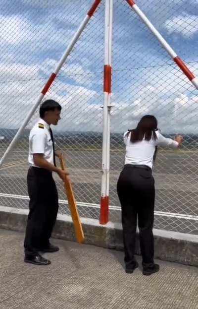 How Pilots in Colombia are Celebrated for Completing their Training. Thoughts?