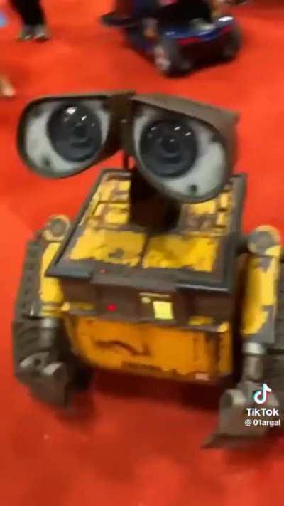 Hola, les dejo un Wall-E :D