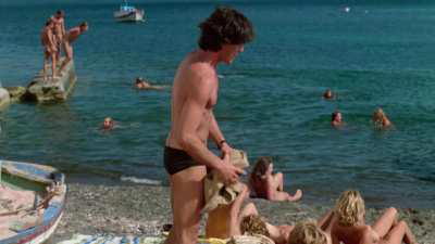 Valérie Quennessen & Peter Gallagher - Summer Lovers (US1982) - Lina & Michael arrive at the greek beach (1/4)